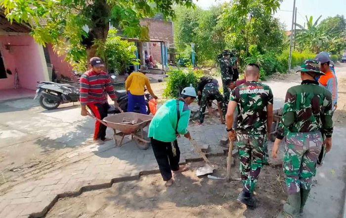 Cegah Banjir, TMMD Sidoarjo Tinggikan Jalan Lingkungan Cegah Banjir, TMMD Sidoarjo Tinggikan Jalan Lingkungan