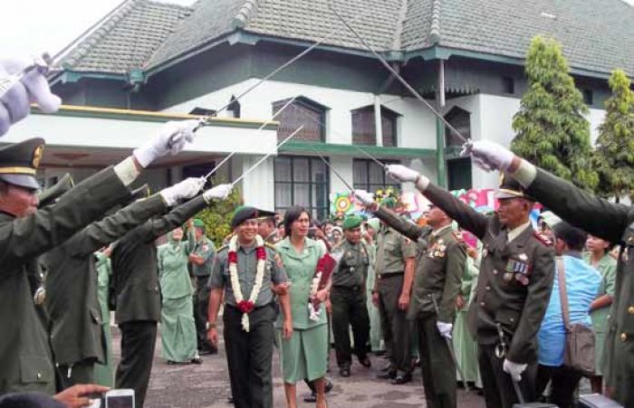 Lepas Sambut Dandim 0810 Nganjuk, Letkol Arh Sri Rusyono Janji Pertahankan Prestasi Dandim Lama Lepas Sambut Dandim 0810 Nganjuk, Letkol Arh Sri Rusyono Janji Pertahankan Prestasi Dandim Lama