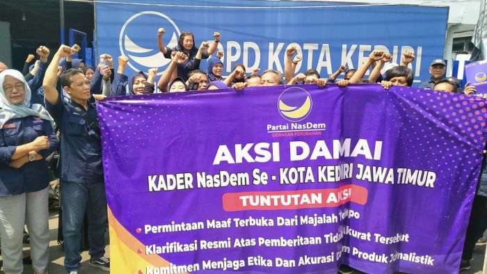 Kader NasDem se-Kediri Gelar Aksi Protes Sampul Tempo, Nilai Merugikan Citra Partai