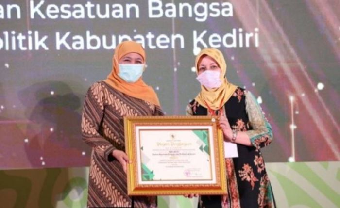 Sabet 2 Penghargaan, Bupati Kediri: Sebagai Motivasi untuk Memaksimalkan Pelayanan kepada Masyarakat Sabet 2 Penghargaan, Bupati Kediri: Sebagai Motivasi untuk Memaksimalkan Pelayanan kepada Masyarakat
