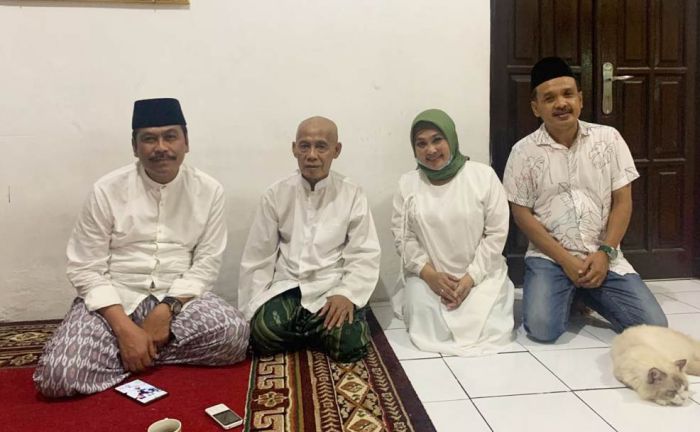 Kunjungi KH. Ali Imron, Kartika Hidayati Didoakan Menjadi Bupati Lamongan 2020