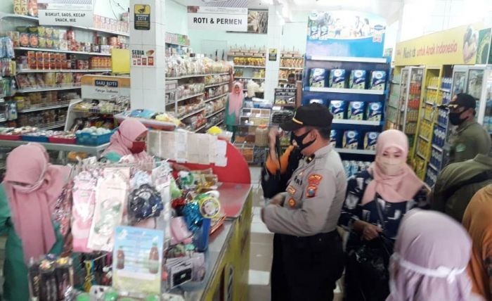Disiplinkan Masyarakat agar Gunakan Masker dan Jaga Jarak, Tim Gabungan Patroli di Pusat Keramaian Disiplinkan Masyarakat agar Gunakan Masker dan Jaga Jarak, Tim Gabungan Patroli di Pusat Keramaian