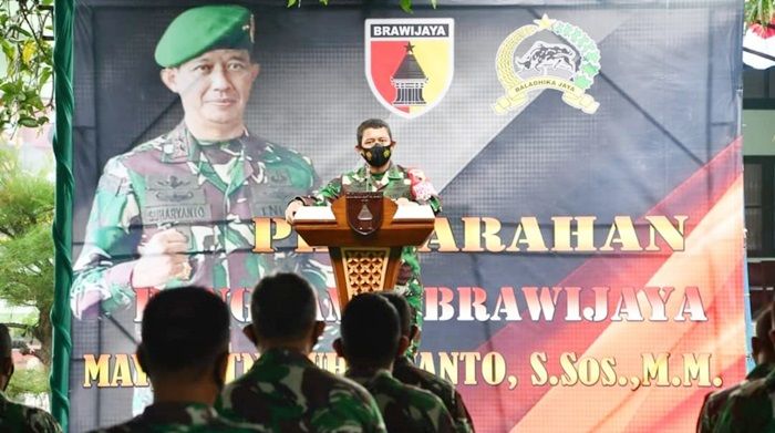 Kunker ke Kodim Probolinggo, Pangdam Brawijaya Ingatkan Pandemi Belum Berakhir Kunker ke Kodim Probolinggo, Pangdam Brawijaya Ingatkan Pandemi Belum Berakhir