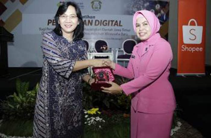 Gandeng Ditjen IKM Kemenperin, Bhayangkari Jatim Gelar Pelatihan Pemasaran Digital Gandeng Ditjen IKM Kemenperin, Bhayangkari Jatim Gelar Pelatihan Pemasaran Digital