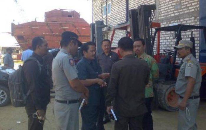 Sidak PT Orela, Rombongan Komisi A DPRD Gresik Didemo Karyawan Sidak PT Orela, Rombongan Komisi A DPRD Gresik Didemo Karyawan