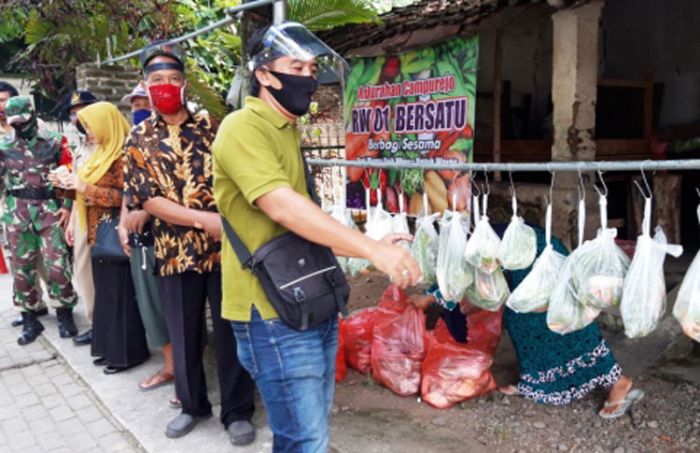 RW 01 Kelurahan Campurejo Kota Kediri Bersatu, Berbagi Sayur Gratis untuk Sesama