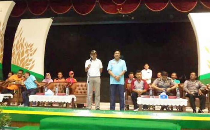 Buka Turnamen Futsal KWG Cup ke-IV, Bupati Sambari Siapkan Bonus Tambahan Bagi Para Pemenang Buka Turnamen Futsal KWG Cup ke-IV, Bupati Sambari Siapkan Bonus Tambahan Bagi Para Pemenang