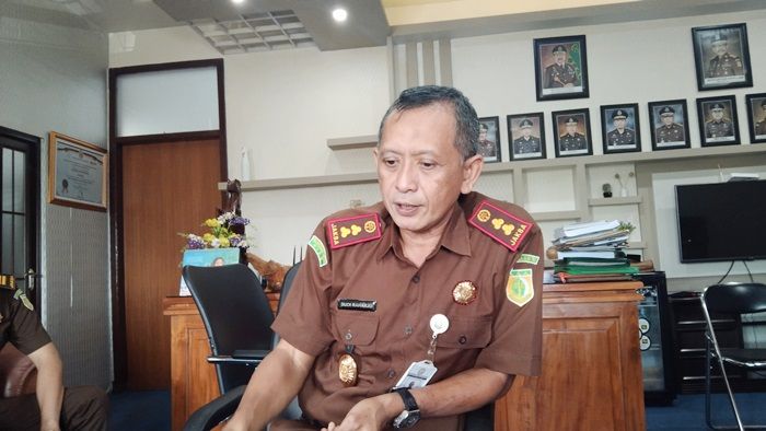 Kejari Ngawi Janji Tindak Lanjuti Kasus Penerima PKH yang ATM-nya Dibawa oleh Ketua Kelompok Kejari Ngawi Janji Tindak Lanjuti Kasus Penerima PKH yang ATM-nya Dibawa oleh Ketua Kelompok
