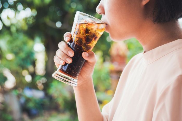 Benarkah Minum Soda Dapat Mempercepat Haid yang Terlambat? Benarkah Minum Soda Dapat Mempercepat Haid yang Terlambat?