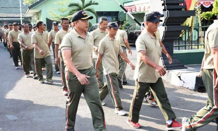 Jalan Sehat, Dandim Madiun: Selain Berguna untuk Kesehatan, juga Pupuk Rasa Kebersamaan Anggota Jalan Sehat, Dandim Madiun: Selain Berguna untuk Kesehatan, juga Pupuk Rasa Kebersamaan Anggota
