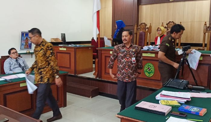 Sidang Praperadilan Sekda Gresik, Jaksa Hadirkan Saksi Kepala BKD dan 2 Security Perumahan Sidang Praperadilan Sekda Gresik, Jaksa Hadirkan Saksi Kepala BKD dan 2 Security Perumahan