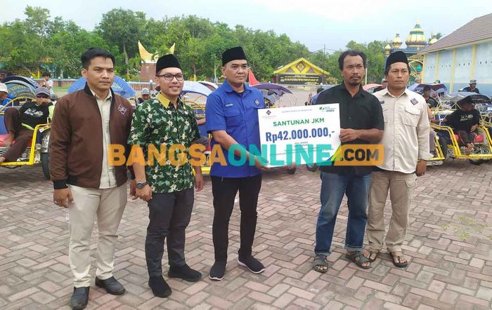 Gandeng BPJS, PT Sehat Tentrem Berikan Santunan Rp42 Juta untuk Tukang Becak di Jombang