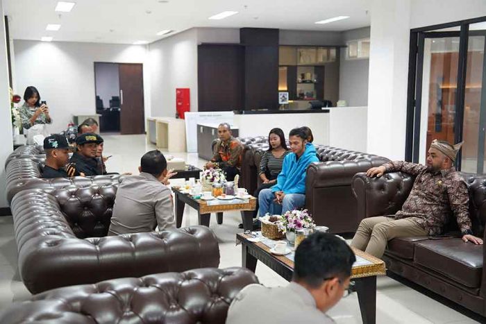 Audiensi Bersama Pekerja, Pemkot Batu Dorong Penyelesaian Damai Sengketa Ketenagakerjaan Audiensi Bersama Pekerja, Pemkot Batu Dorong Penyelesaian Damai Sengketa Ketenagakerjaan