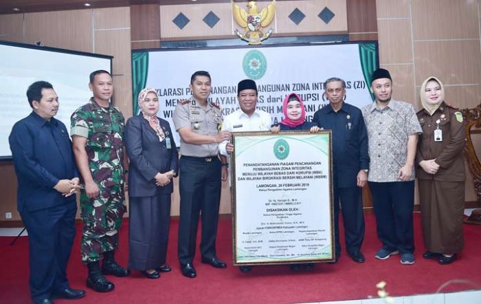 Canangkan Zona Integritas, PA Lamongan akan Sanksi Tegas Pegawai yang Terbukti Korupsi Canangkan Zona Integritas, PA Lamongan akan Sanksi Tegas Pegawai yang Terbukti Korupsi