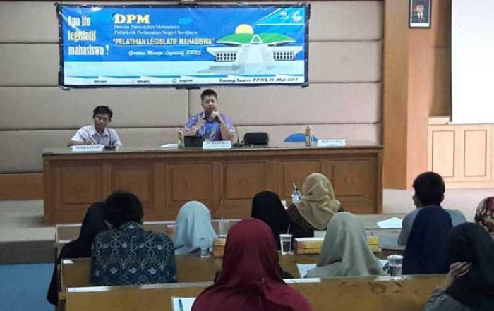 DPRD Jatim Ajak Pemuda Berkiprah Dalam Politik DPRD Jatim Ajak Pemuda Berkiprah Dalam Politik