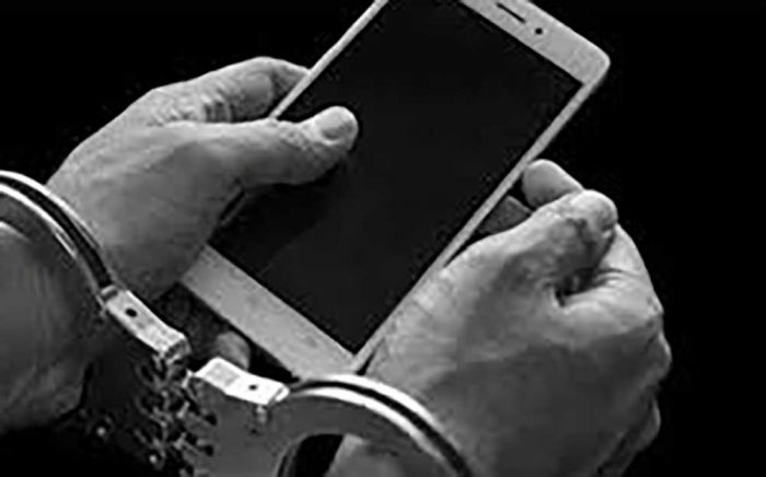 Polisi Tangkap Pencuri Hp di Sampang Polisi Tangkap Pencuri Hp di Sampang