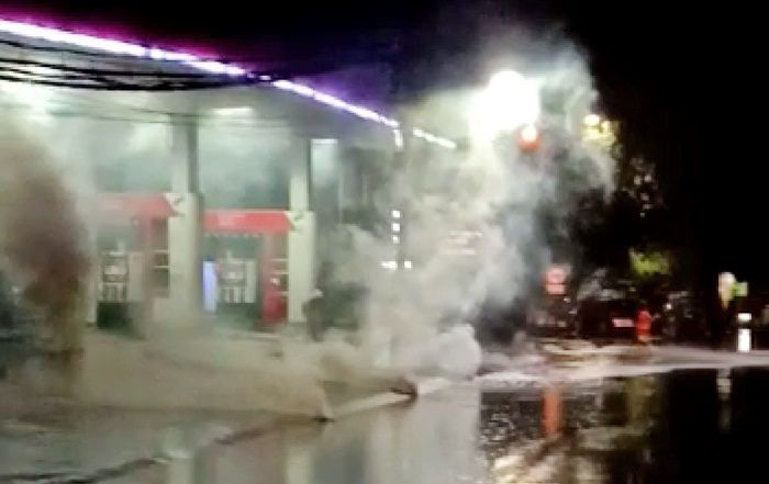 BREAKING NEWS: Kebakaran di Sekitar SPBU Margomulyo Bikin Kalang Kabut Warga BREAKING NEWS: Kebakaran di Sekitar SPBU Margomulyo Bikin Kalang Kabut Warga
