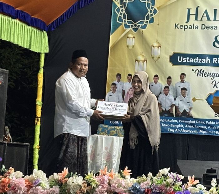Harumkan Tuban, Kades Wanglu Kulon Serahkan Dana Apresiasi ke Warganya yang Juara 2 AKSI 2025 Harumkan Tuban, Kades Wanglu Kulon Serahkan Dana Apresiasi ke Warganya yang Juara 2 AKSI 2025