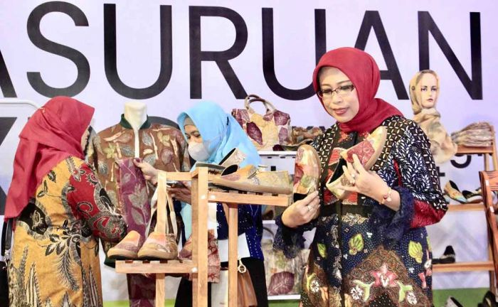 Ketua Dekranasda Kota Pasuruan Sukses Kenalkan Produk Unggulan Ketua Dekranasda Kota Pasuruan Sukses Kenalkan Produk Unggulan