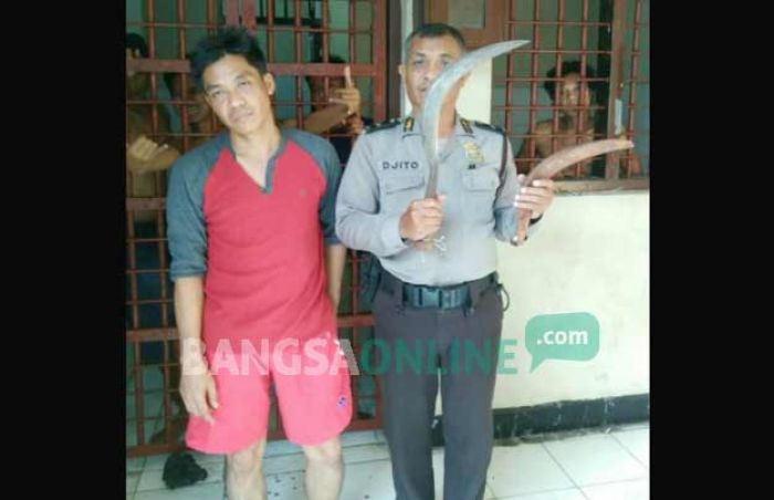 Tak Kunjung Kembalikan Mobil Pinjaman dan Simpan Celurit, Warga Manyang Sambongan Diringkus Tak Kunjung Kembalikan Mobil Pinjaman dan Simpan Celurit, Warga Manyang Sambongan Diringkus