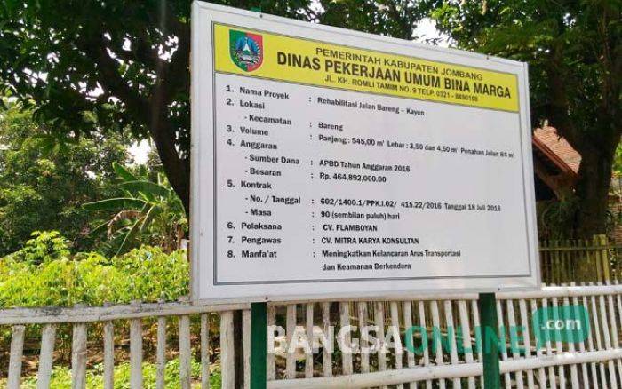 Tiga Hari Dikerjakan, Proyek Pengaspalan Ratusan Juta di Bareng Jombang Jebol Tiga Hari Dikerjakan, Proyek Pengaspalan Ratusan Juta di Bareng Jombang Jebol