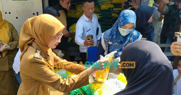 Wali Kota Kediri Turun Langsung Layani Warga di Gerakan Pangan Murah Serentak