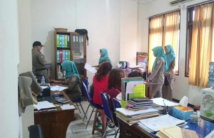 Empat Pasangan Diduga Mesum Terjaring Razia Satpol PP Tuban di Hari Valentine Empat Pasangan Diduga Mesum Terjaring Razia Satpol PP Tuban di Hari Valentine