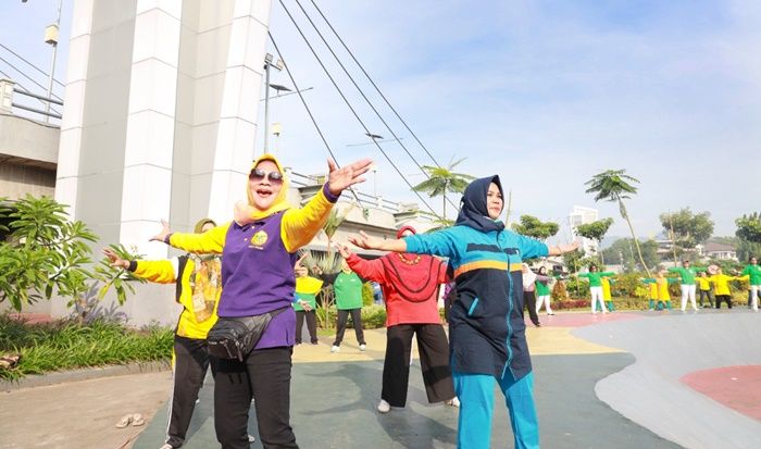 Gerak Lincah Emak-Emak GOW Kota Kediri Awali Pagi dengan Senam Bersama