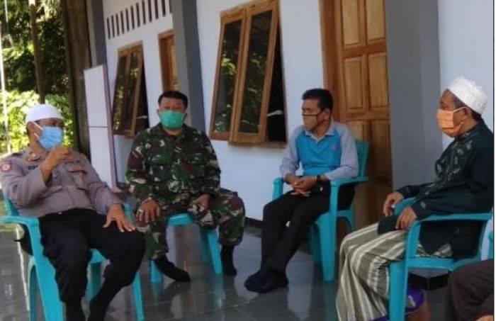 Upaya Putus Sebaran Corona di Kediri, Sosialisasikan Salat Id di Rumah dan Tak Jabat Tangan Upaya Putus Sebaran Corona di Kediri, Sosialisasikan Salat Id di Rumah dan Tak Jabat Tangan