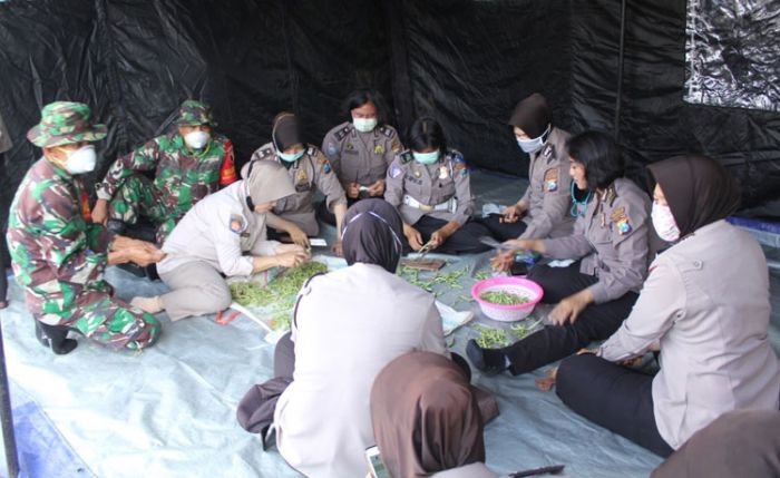 Forkopimda Kabupaten Sidoarjo Cek Kesiapan Dapur Umum Penanganan Dampak Covid-19 Forkopimda Kabupaten Sidoarjo Cek Kesiapan Dapur Umum Penanganan Dampak Covid-19
