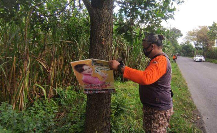 Sambut Hari Bumi, DLH Kabupaten Kediri Gelar Aksi Cabut Paku di Pohon