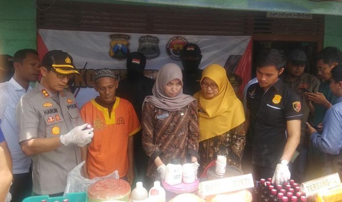 Pabrik Jamu Ilegal di Tukerto Lamongan Digerebek Polisi, Bahan Bakunya Ada Air Hujan