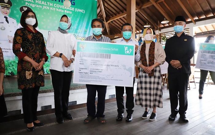 Wali Kota Batu Launching UHC Program JKN KIS Wali Kota Batu Launching UHC Program JKN KIS