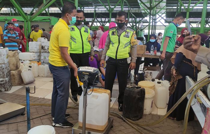 Harga Eceran Minyak Goreng di Sidoarjo Mulai Naik Harga Eceran Minyak Goreng di Sidoarjo Mulai Naik