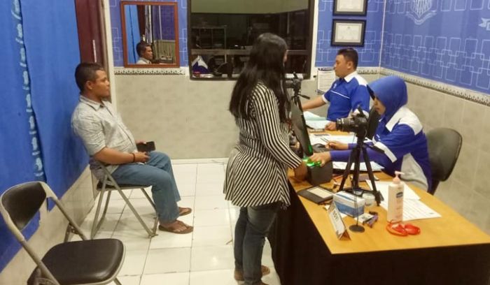 Satlantas Polres Pamekasan Berlakukan Tes Psikologi dalam Pembuatan SIM, Warga Bingung Satlantas Polres Pamekasan Berlakukan Tes Psikologi dalam Pembuatan SIM, Warga Bingung