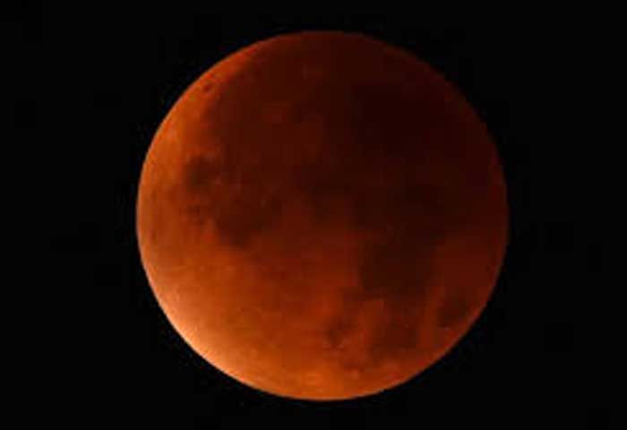 Warga Pacitan Antusias Sambut Super Blue Blood Moon