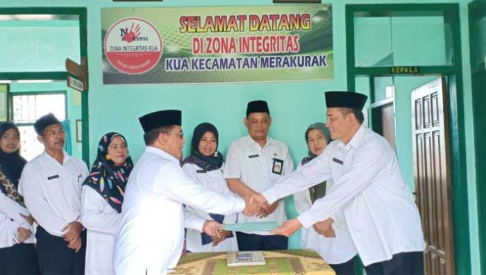 Pasca Diterjang Puting Beliung, Kakankemenag Tuban Bantu KUA Merakurak