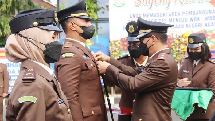 Puncak Peringatan Hari Bhakti Adhyaksa ke-62, Kajari Nganjuk Bacakan 7 Perintah Harian Jaksa Agung Puncak Peringatan Hari Bhakti Adhyaksa ke-62, Kajari Nganjuk Bacakan 7 Perintah Harian Jaksa Agung