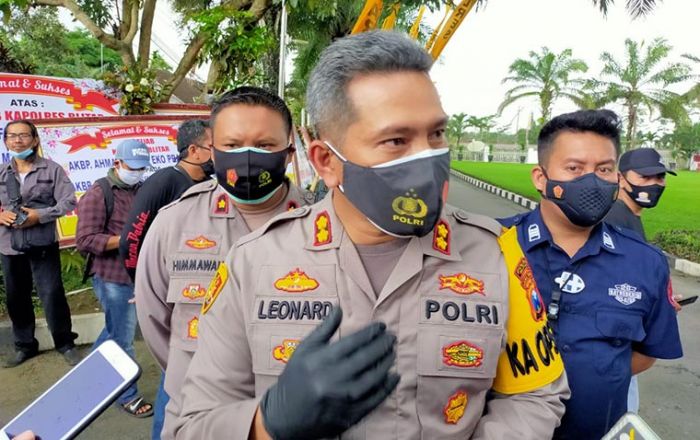 Tak Hanya Operasi Yustisi, Polisi di Blitar Akan Keliling Pastikan Masyarakat Patuhi PPKM Tak Hanya Operasi Yustisi, Polisi di Blitar Akan Keliling Pastikan Masyarakat Patuhi PPKM
