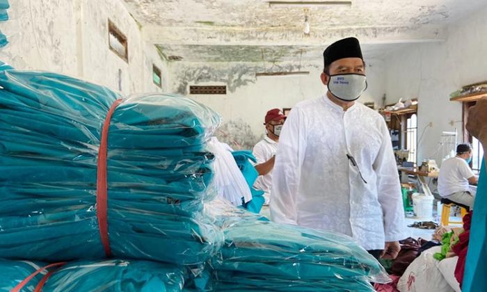 Sambangi Usaha Konveksi di Jabon, BHS Dorong UMKM Manfaatkan KUR Sambangi Usaha Konveksi di Jabon, BHS Dorong UMKM Manfaatkan KUR