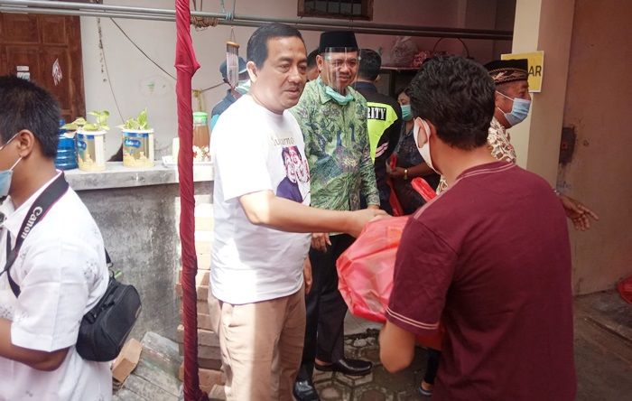 Undang Warga Tiga Desa, Keluarga Alm. Sukarno dan Almh. Supatniningsih Bagikan 1.900 Paket Sembako