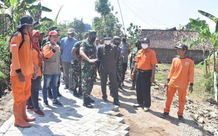 Tim Wasev Mabesad TNI Tinjau Program TMMD di Ngawi Tim Wasev Mabesad TNI Tinjau Program TMMD di Ngawi