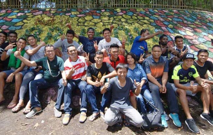 Refreshing, Skuad Madura United Nikmati Keindahan Bukit Brukoh di Pakong Refreshing, Skuad Madura United Nikmati Keindahan Bukit Brukoh di Pakong