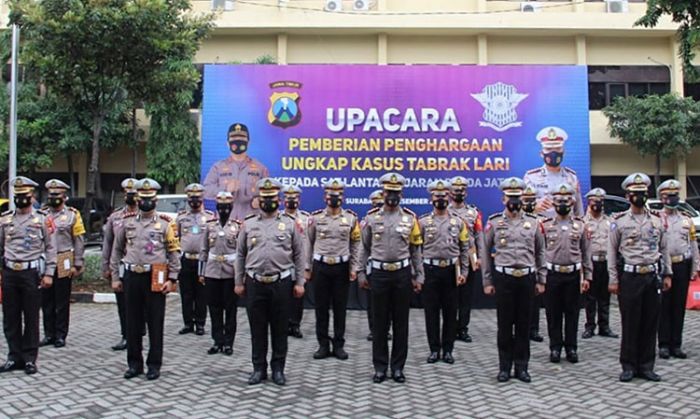 Tangkap Pelaku Tabrak Lari, Kasatlantas Polresta Sidoarjo Terima Penghargaan