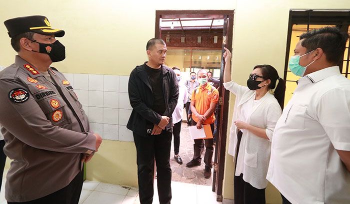 Polda Jatim Geledah SMA SPI Kota Batu Polda Jatim Geledah SMA SPI Kota Batu