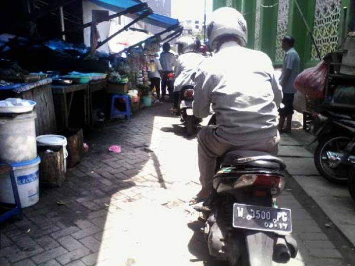 Tak Kunjung Direlokasi, Pengendara Keluhkan PKL Pasar Kauman Tak Kunjung Direlokasi, Pengendara Keluhkan PKL Pasar Kauman