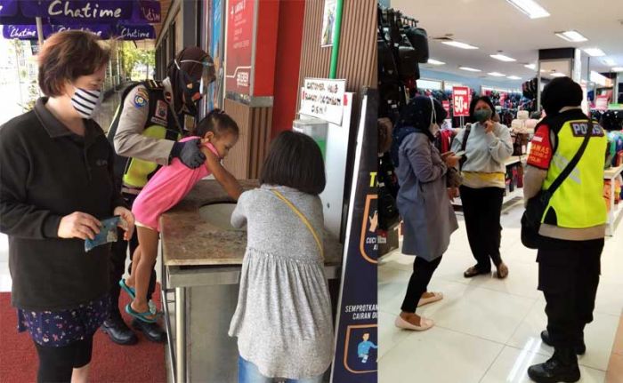 Polwan Polresta Sidoarjo Masuk Mall Sosialisasikan Patuh Protokol Kesehatan
