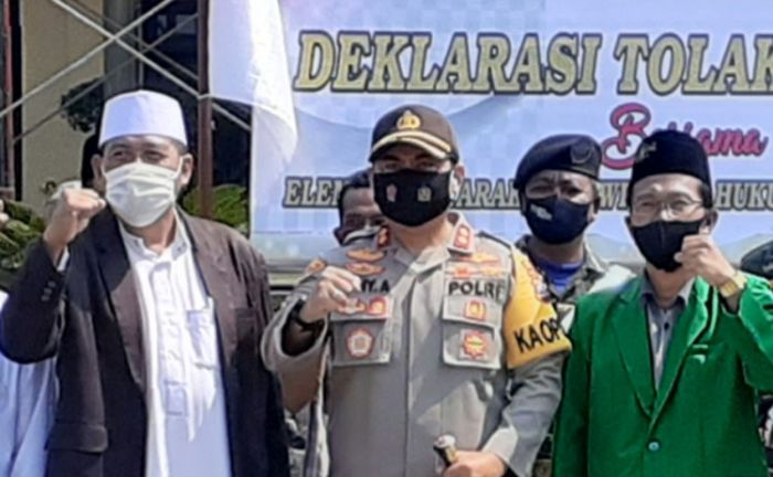 FKUB Kabupaten Mojokerto Gelar Deklarasi Damai Tolak Aksi Kekerasan dan Anarkisme FKUB Kabupaten Mojokerto Gelar Deklarasi Damai Tolak Aksi Kekerasan dan Anarkisme
