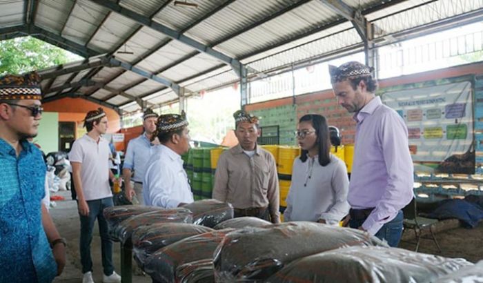 Ning Ita Serukan Kolaborasi dan Komitmen Bersama Wujudkan Sungai Bebas Sampah Ning Ita Serukan Kolaborasi dan Komitmen Bersama Wujudkan Sungai Bebas Sampah