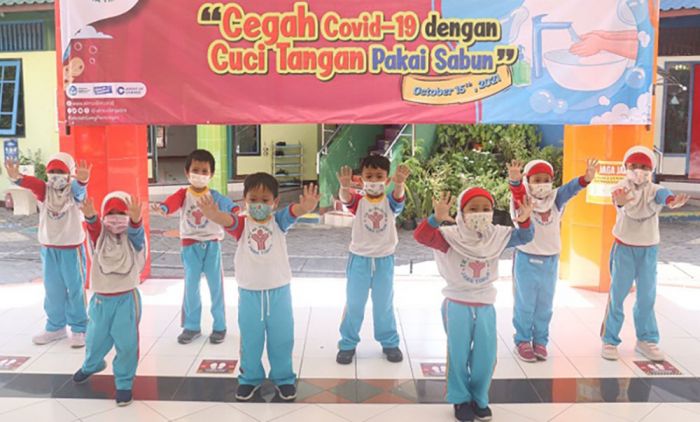 KB-TK Al Muslim Sidoarjo Peringati Hari Cuci Tangan Sedunia KB-TK Al Muslim Sidoarjo Peringati Hari Cuci Tangan Sedunia